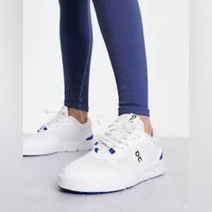 Size 8 Women’s Blue Indigo White On Cloud The Roger Spin Sneakers